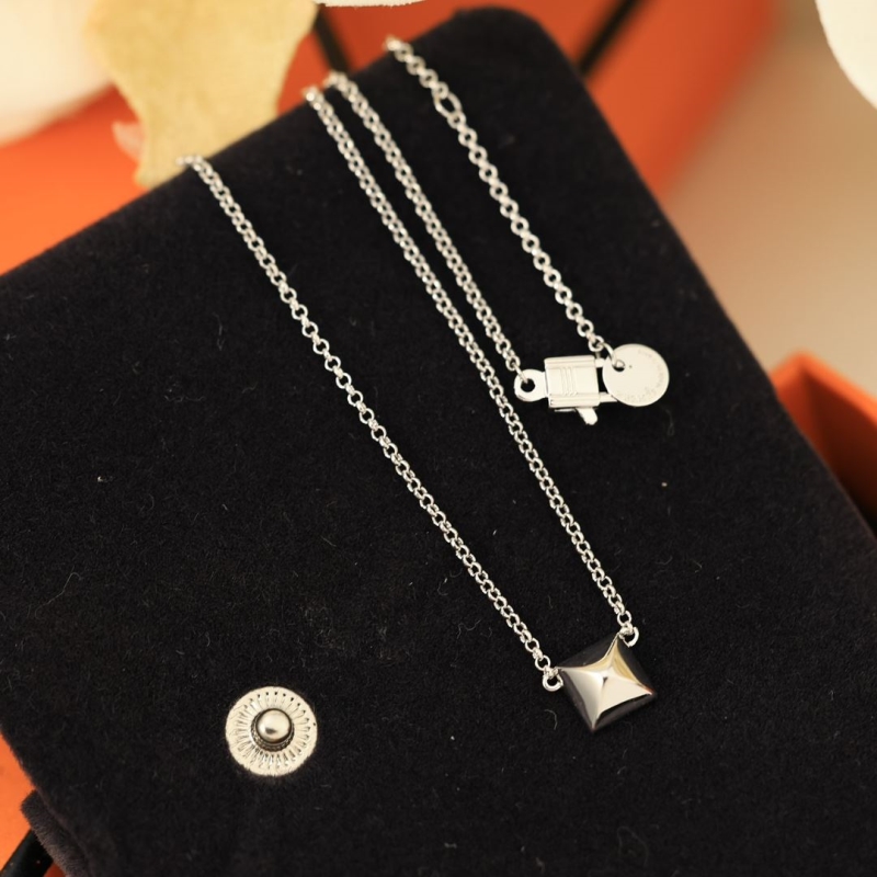 H**me5 necklaces